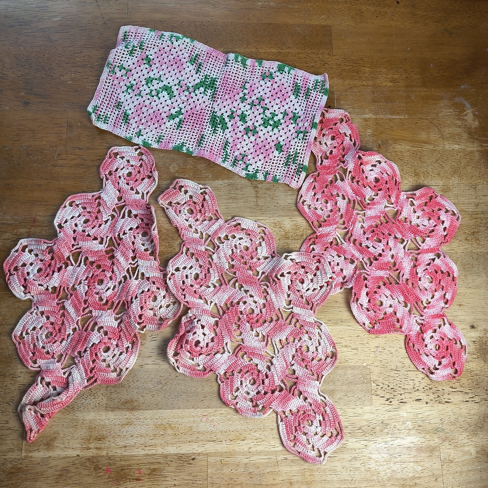 Bundle lot of 4 vintage pink pastel ombre crochet doilies